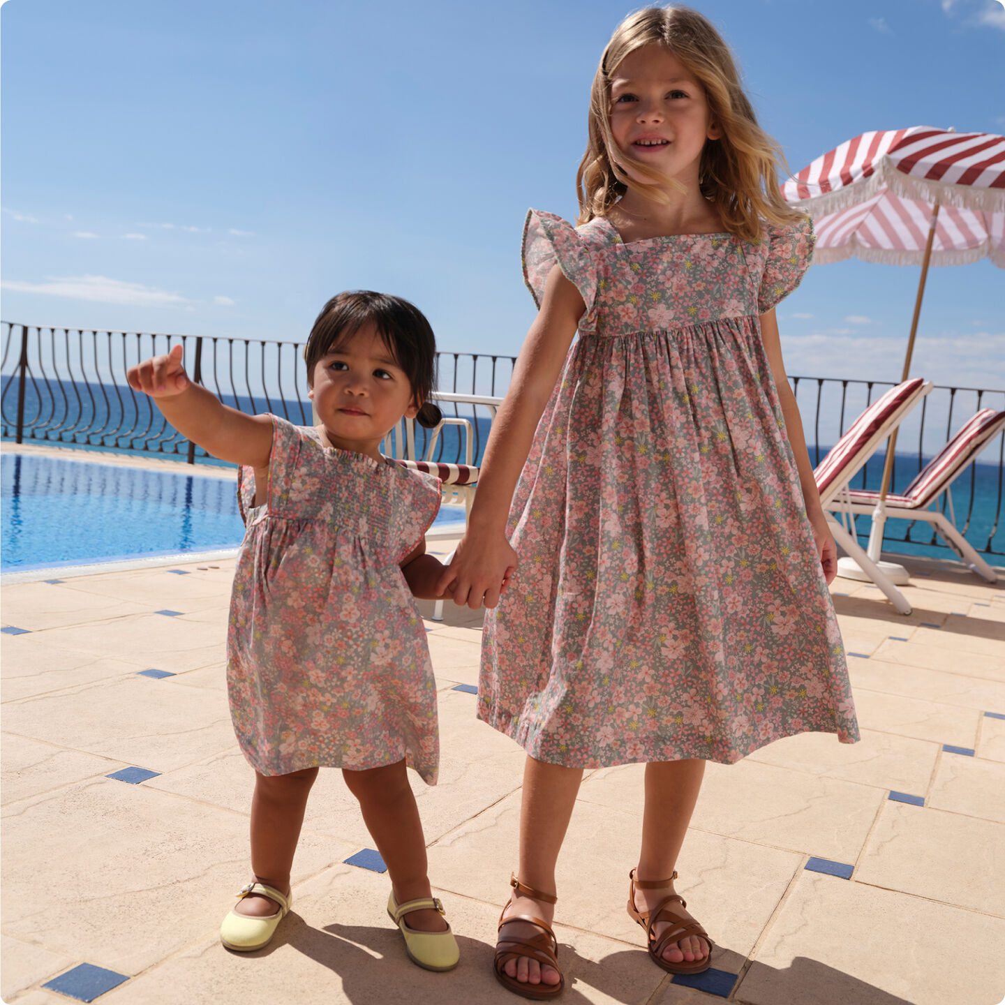 <p class="text-component">Eleganza delle bambine</p>