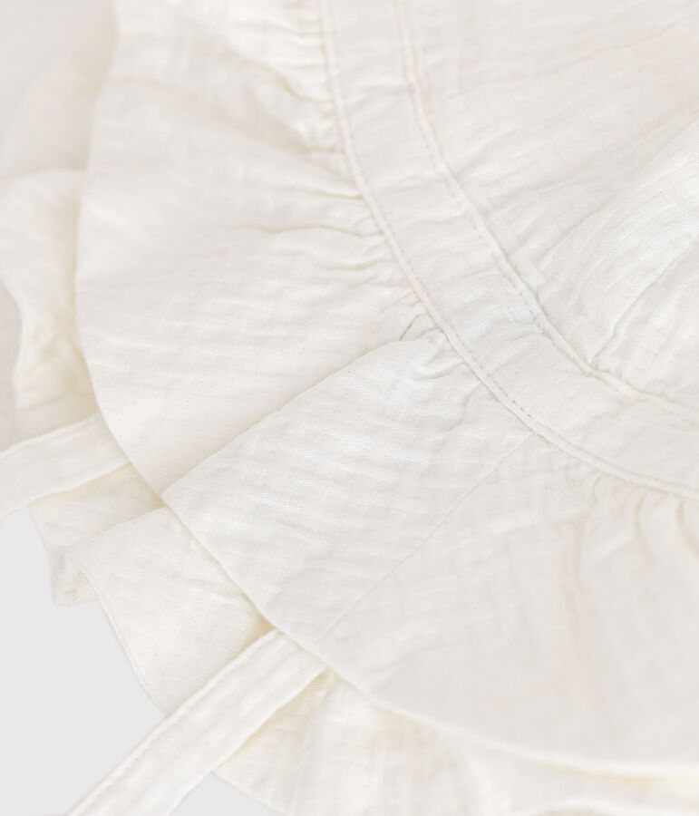 Cappellino operato beb&egrave; femmina a tinta unita bianco