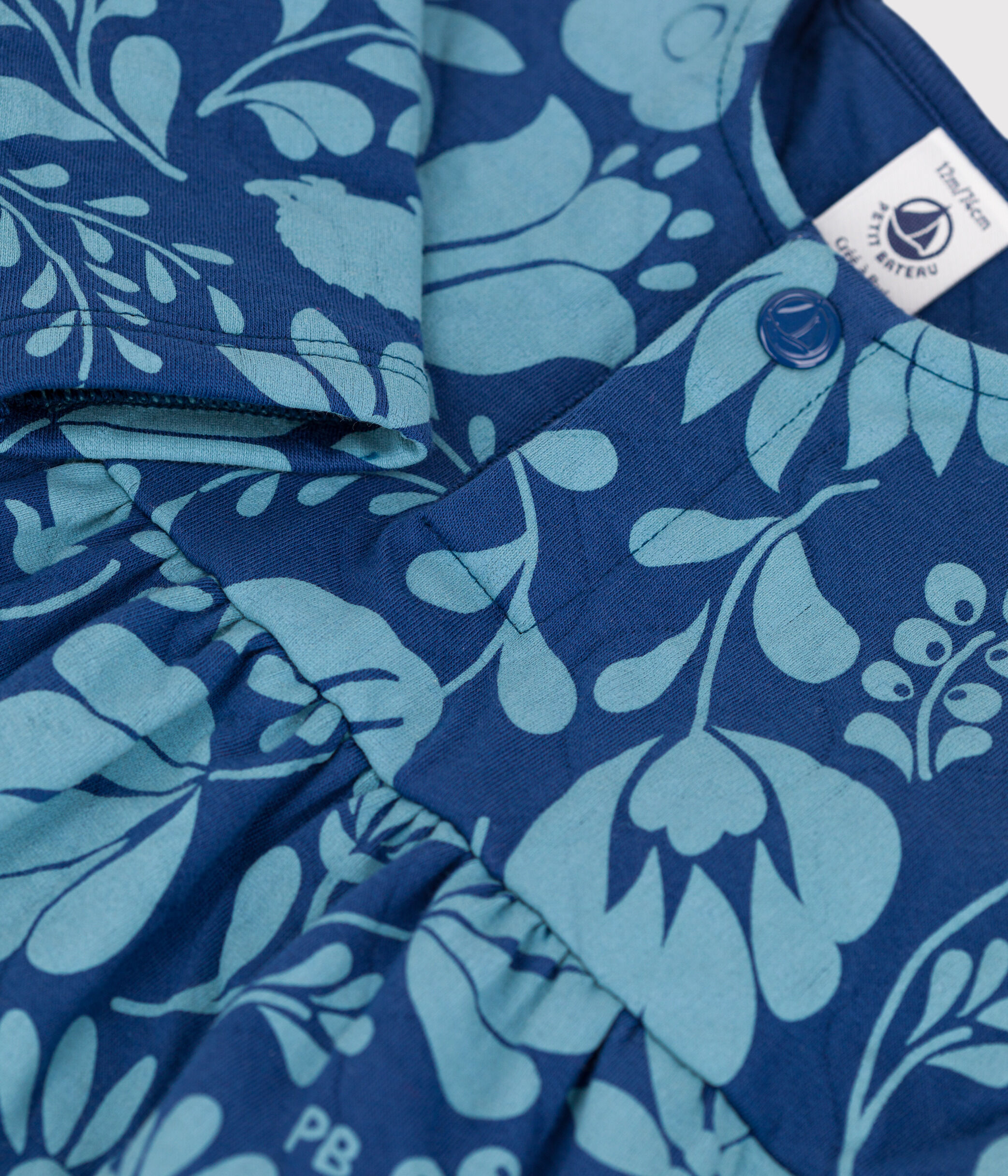 Abito a maniche lunghe beb&egrave; con stampa a fiori in tubique trapuntato. blu/blu