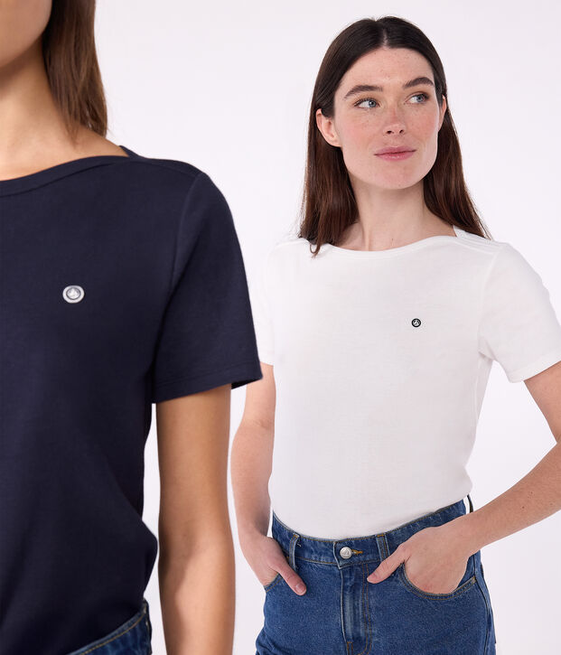 Iconica T-shirt da donna con collo da ammiraglio in cotone bianco