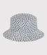Cappellino in garza di cotone a fiori blu bambina