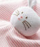 Doudou a costine, il tessuto emblematico di Petit Bateau. rosa CHARME/bianco MARSHMALLOW