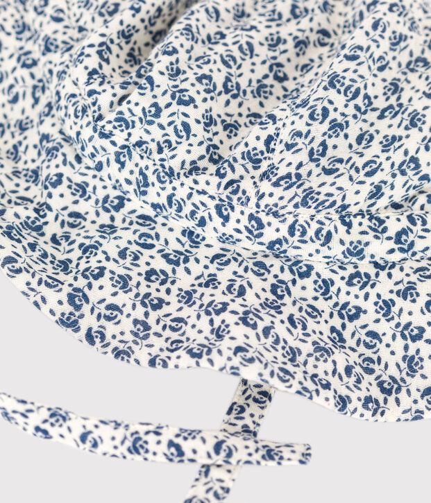 Cappellino in garza di cotone a fiori blu beb&egrave; femmina ecru/blu