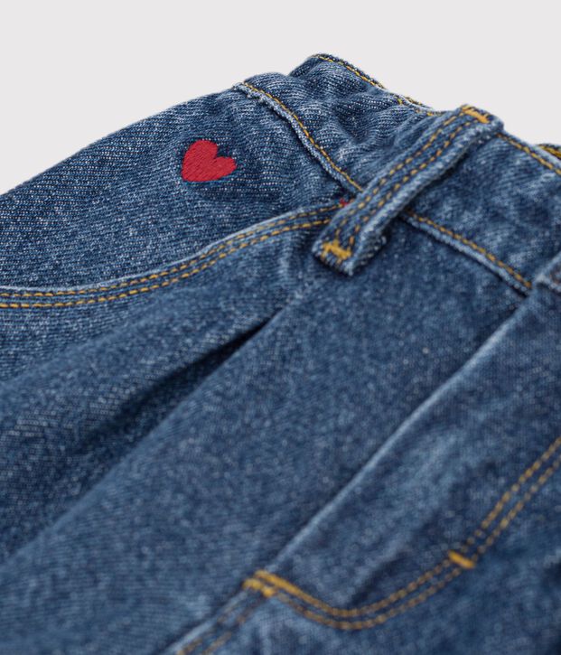 Pantaloni in denim tinta unita con cuore ricamato neonato blu