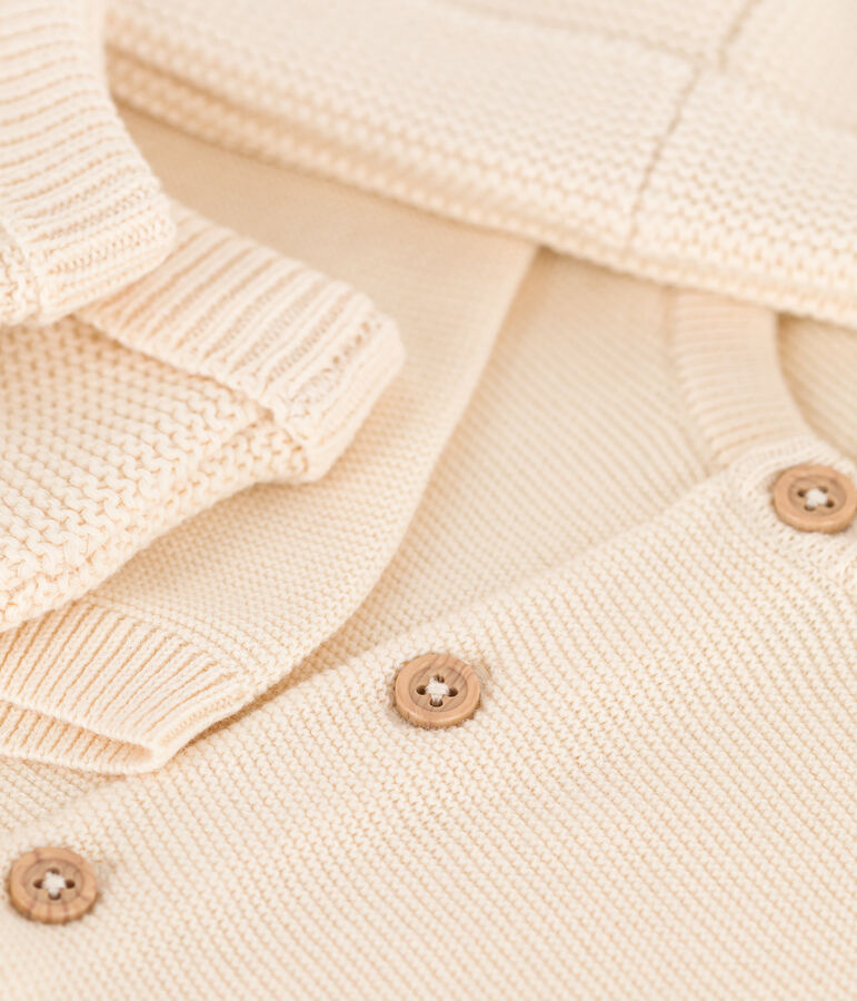 Scatola regalo per la nascita lavorata a maglia multicolore