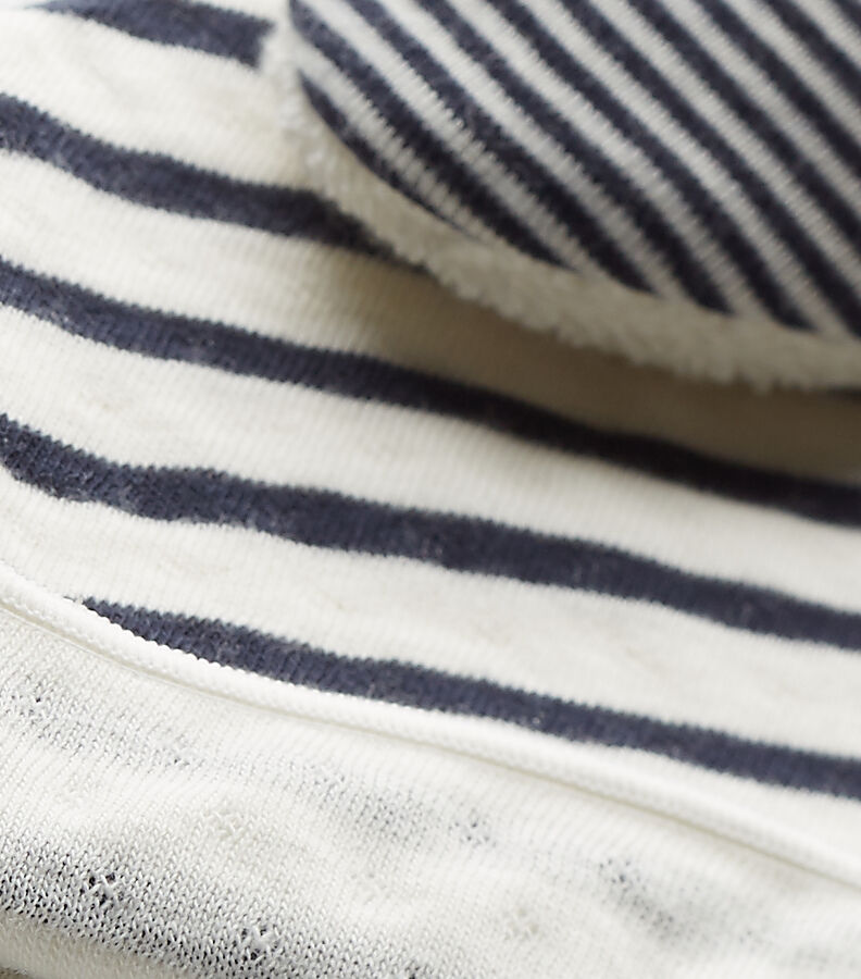 Coordinato cappellino nascita e calzine per beb&egrave; bianco/blu